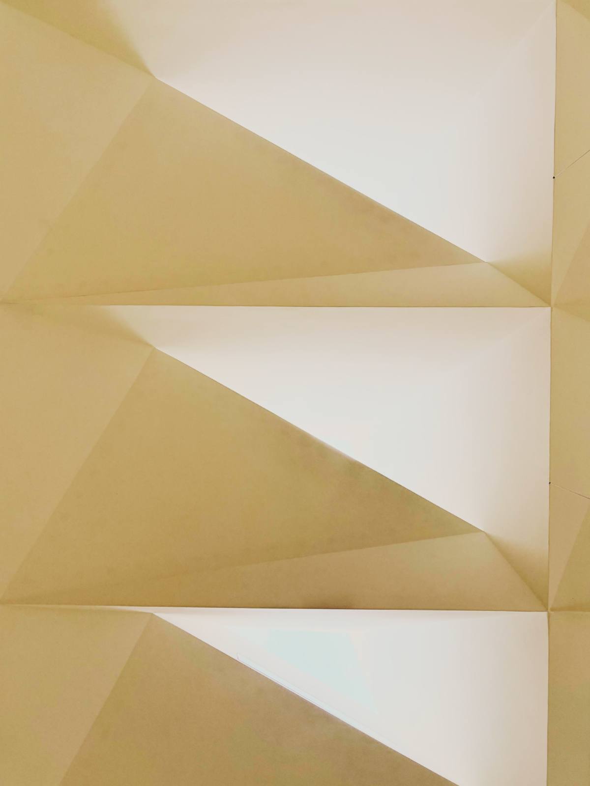 Le plafond du dernier étage du KSMKA.